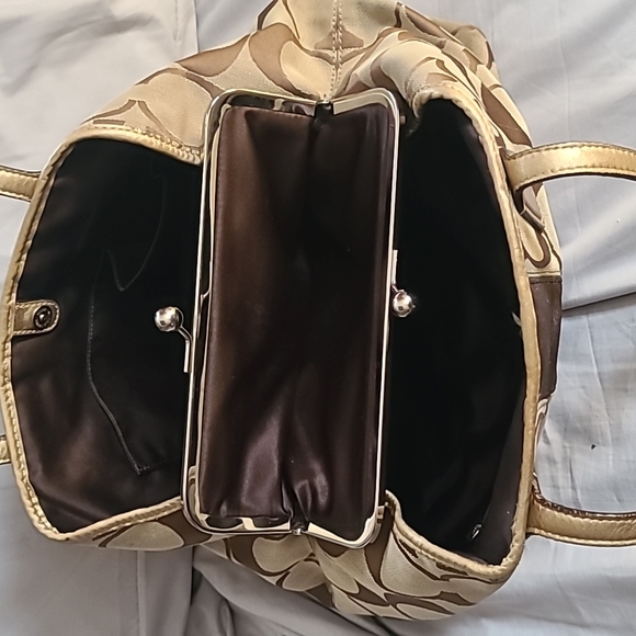 Coach purse - Picture 3 of 4